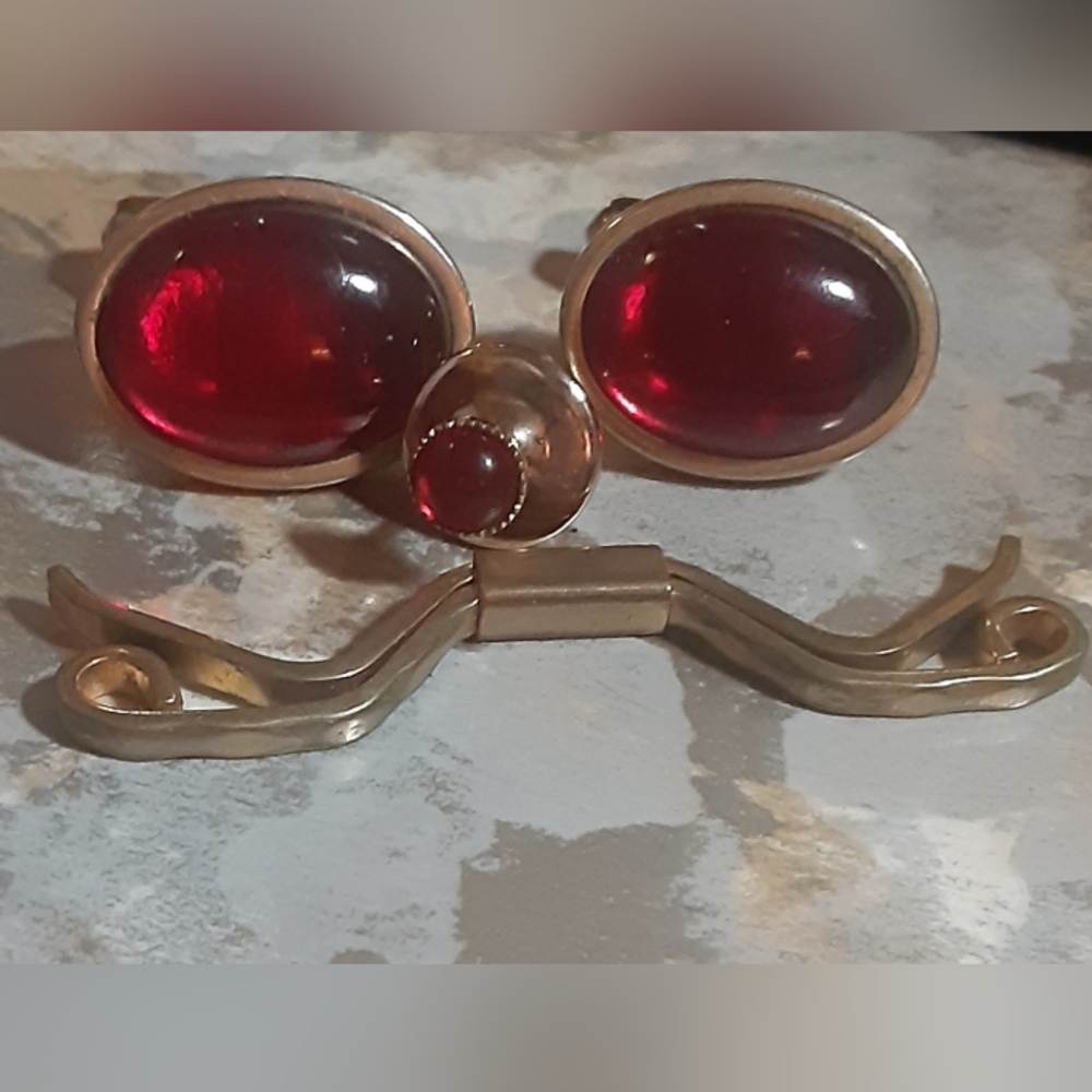 c1930 ANSON RED LUCITE CABOCHON CUFF LINKS & COLLAR BAR + RED TIE TACK